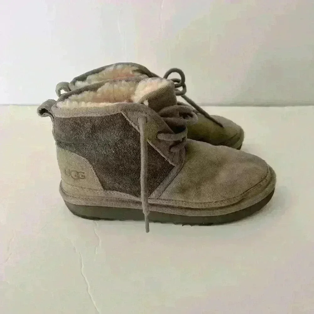 UGG Neumel II Lace Up Kids Chukka Boot Size 13